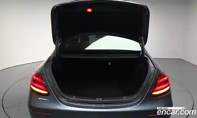 Mercedes-Benz E-Class 2018 2.0 Автомат в Москве № 195652, миниатюра 4