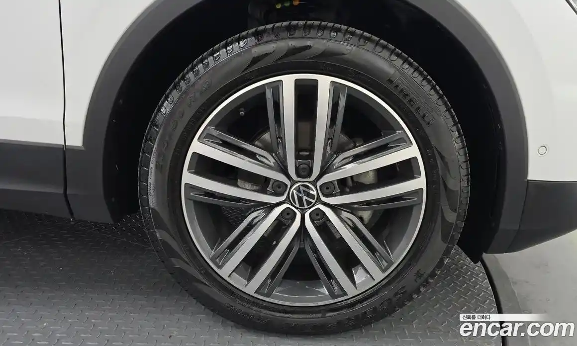 Volkswagen Tiguan 2024 2.0 Автомат в Москве № 199059, фото 19