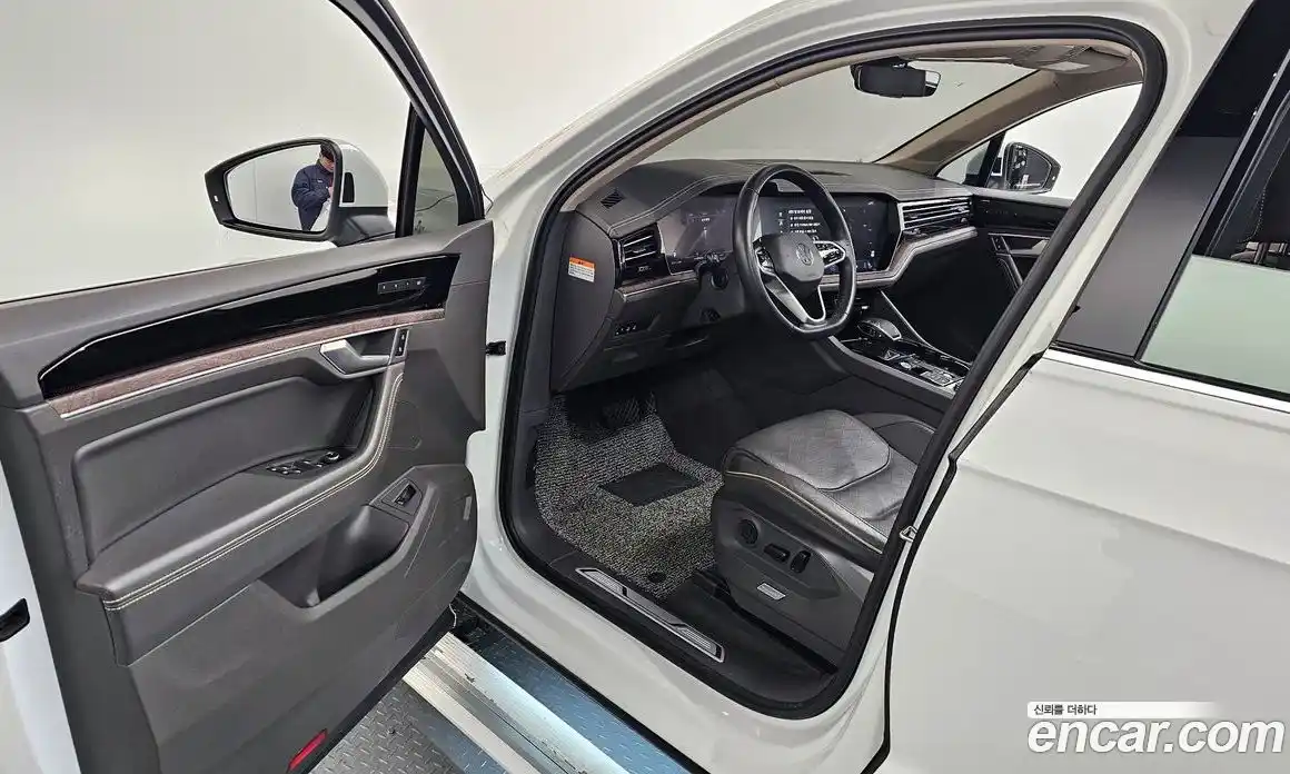 Volkswagen Touareg 2021 3.0 Автомат в Москве № 199156, фото 14