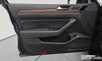 Volkswagen Passat 2018 2.0 Автомат в Москве № 199308, миниатюра 8