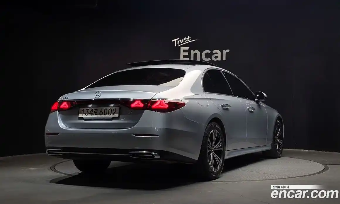 Mercedes-Benz E-Class 2024 2.0 Автомат в Москве № 201160, фото 2