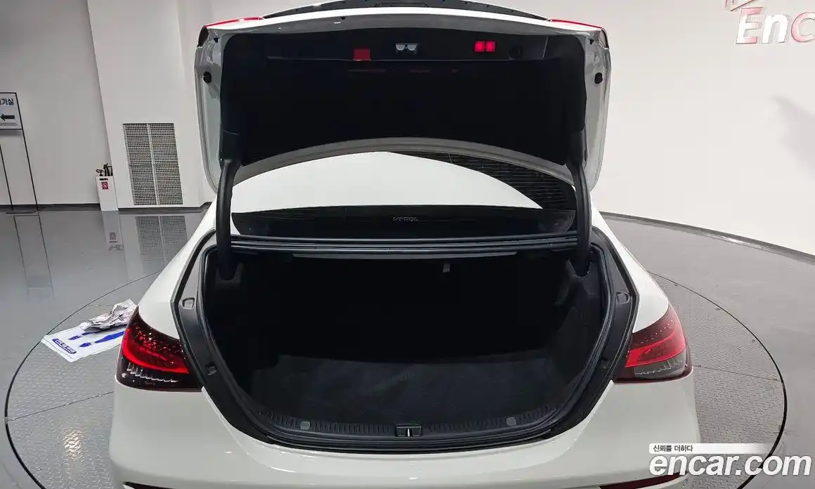 Mercedes-Benz E-Class 2021 1.9 Автомат в Москве № 211973, фото 18