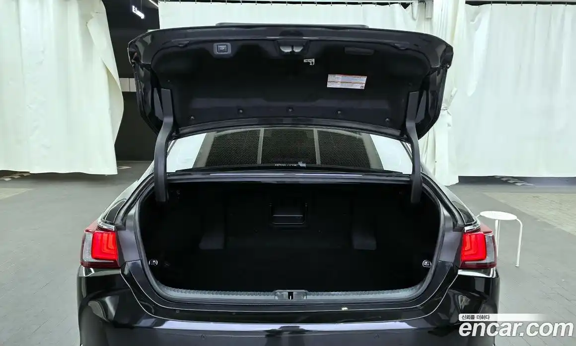 Lexus ES 2023 2.5 Автомат в Москве № 214698, фото 1