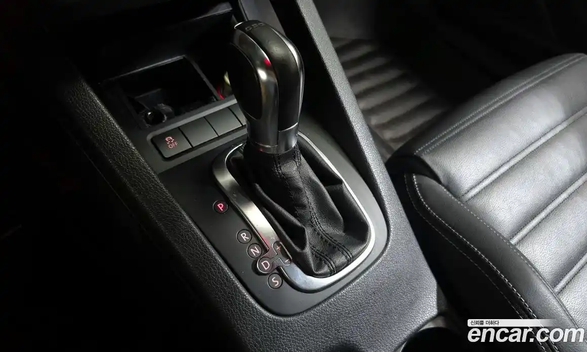 Volkswagen Scirocco 2012 2.0 Автомат в Москве № 215069, фото 9