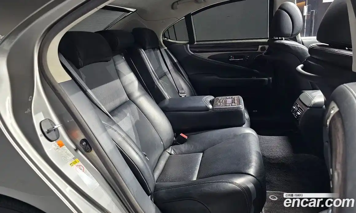 Lexus LS 2016 4.6 Автомат в Москве № 231985, фото 19