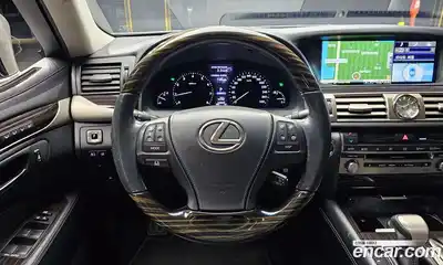 Lexus LS 2016 4.6 Автомат в Москве № 231985, миниатюра 3