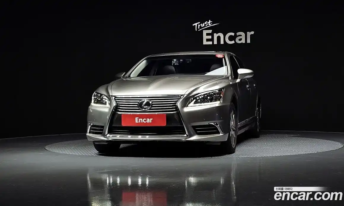 Lexus LS 2016 4.6 Автомат в Москве № 231985, фото 4