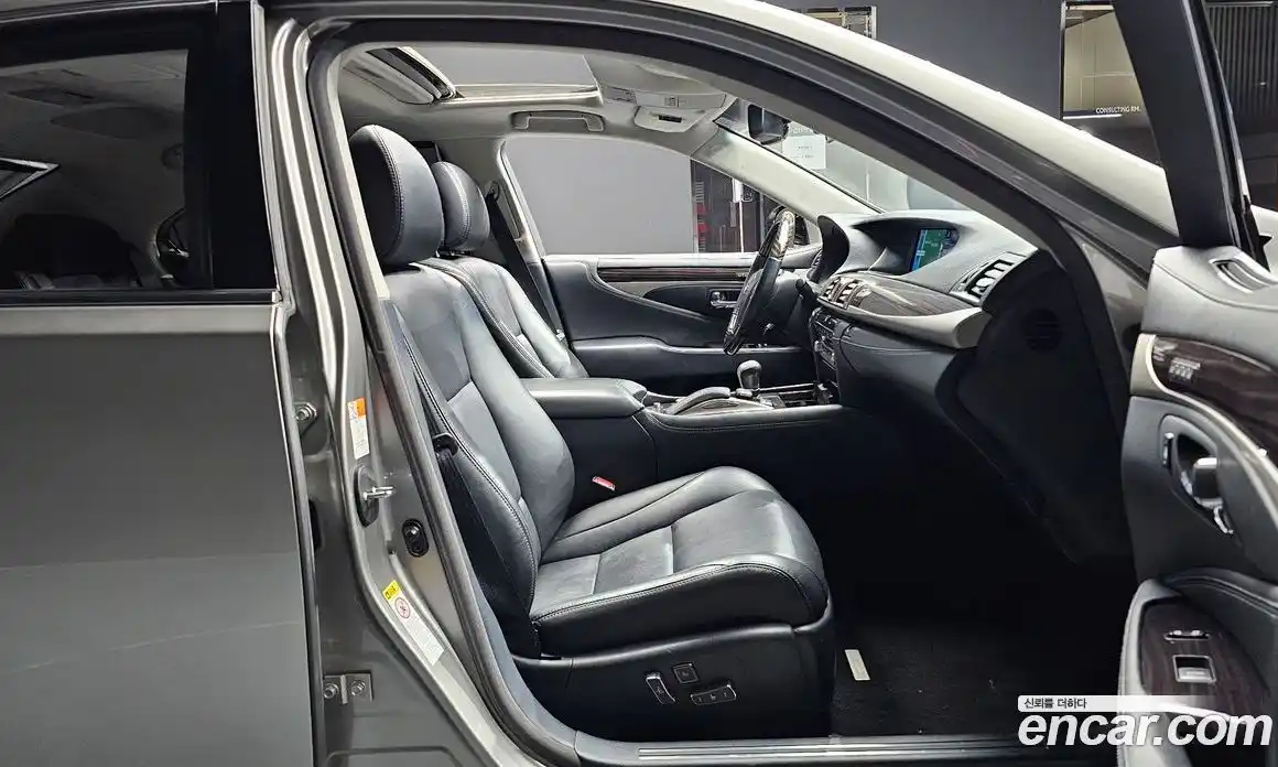 Lexus LS 2016 4.6 Автомат в Москве № 231985, фото 5