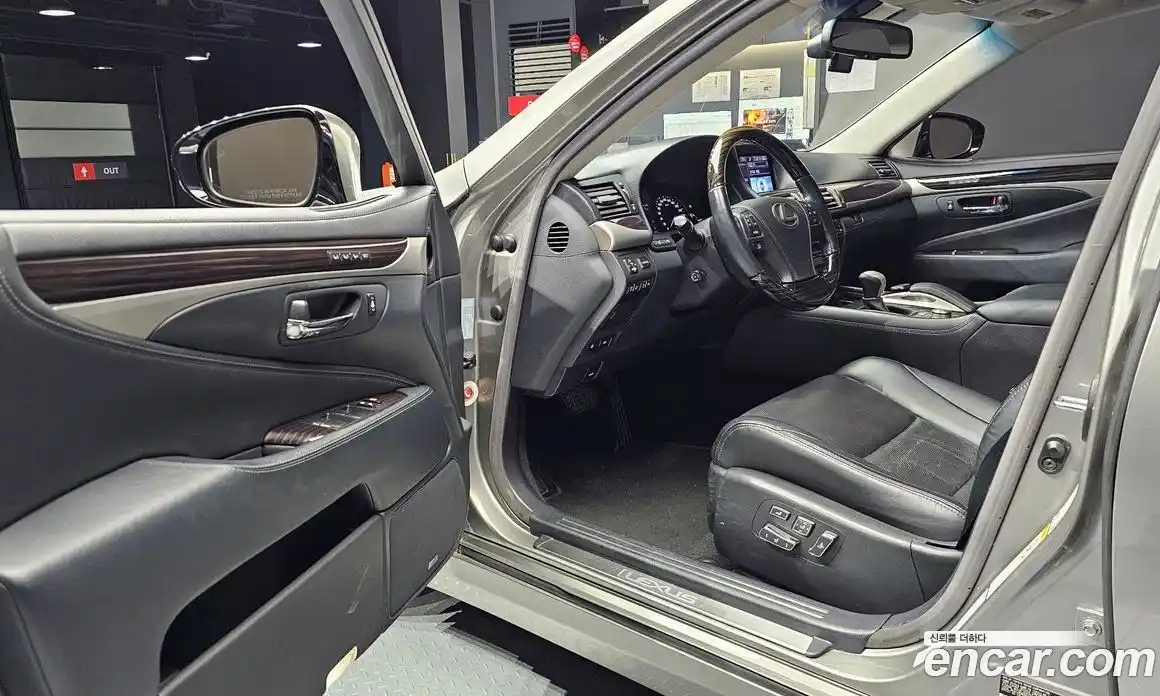 Lexus LS 2016 4.6 Автомат в Москве № 231985, фото 6