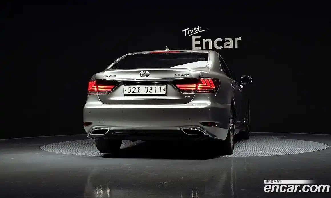 Lexus LS 2016 4.6 Автомат в Москве № 231985, фото 9