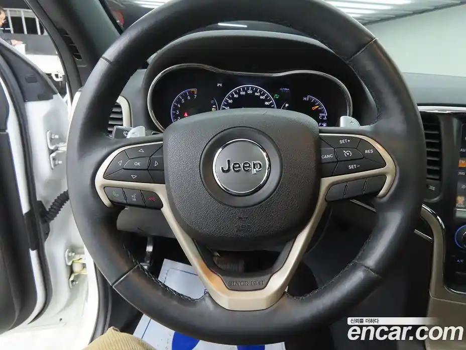 Jeep Cherokee 2015 3.6 Автомат в Москве № 232561, фото 8