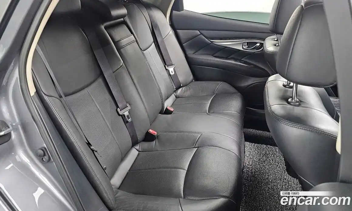 Infiniti Q70 2017 3.7 Автомат в Москве № 246627, фото 18