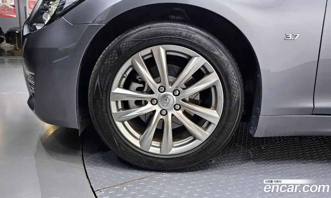 Infiniti Q70 2017 3.7 Автомат в Москве № 246627, фото 9