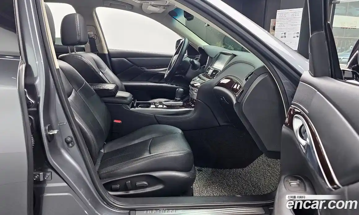 Infiniti Q70 2017 3.7 Автомат в Москве № 246627, фото 10