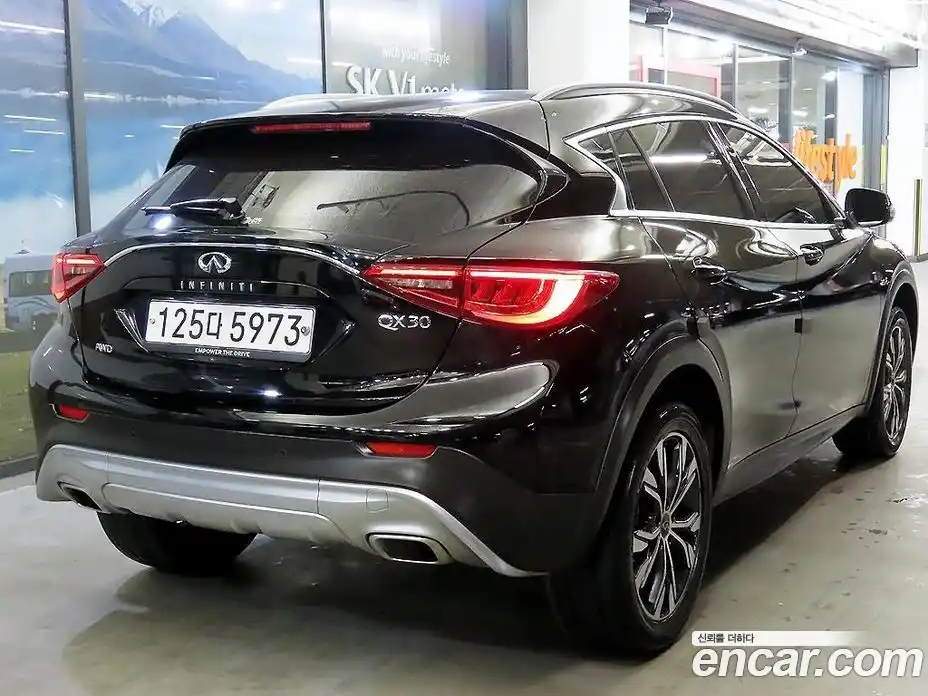 Infiniti QX30 2019 2.0 Автомат в Москве № 249293, фото 4
