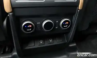 Land Rover Defender, 2025