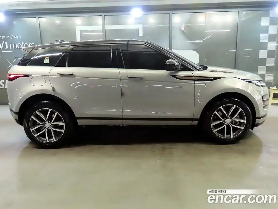 Land Rover Range-Rover Evoque 2025 2.0 Автомат в Москве № 297903, фото 3