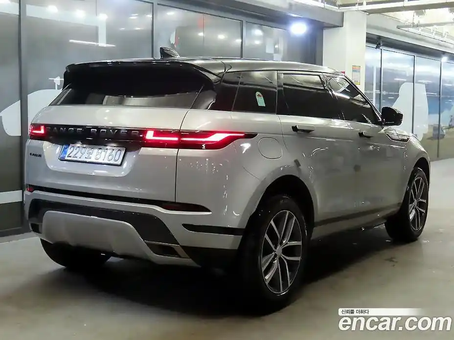 Land Rover Range-Rover Evoque 2025 2.0 Автомат в Москве № 297903, фото 4