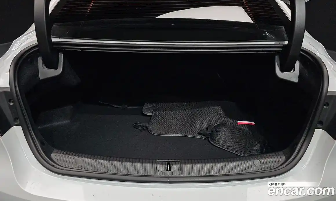 Renault SM6 2024 1.3 Автомат в Москве № 315897, фото 17