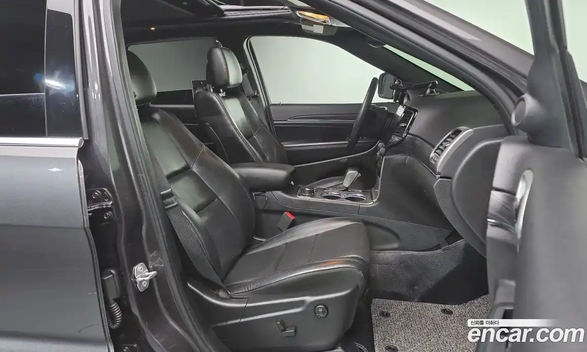 Jeep Cherokee 2019 3.6 Автомат в Москве № 318262, фото 14