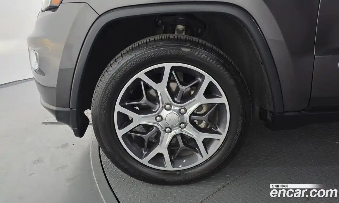 Jeep Cherokee 2019 3.6 Автомат в Москве № 318262, фото 16