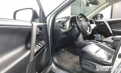 Toyota RAV4 2018 2.5 Автомат в Москве № 334915, миниатюра 11