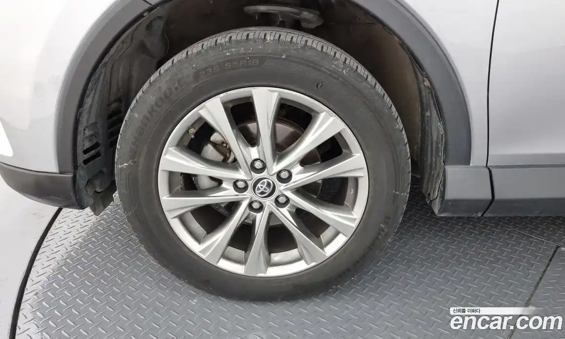 Toyota RAV4 2018 2.5 Автомат в Москве № 334915, фото 5