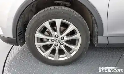 Toyota RAV4 2018 2.5 Автомат в Москве № 334915, миниатюра 5