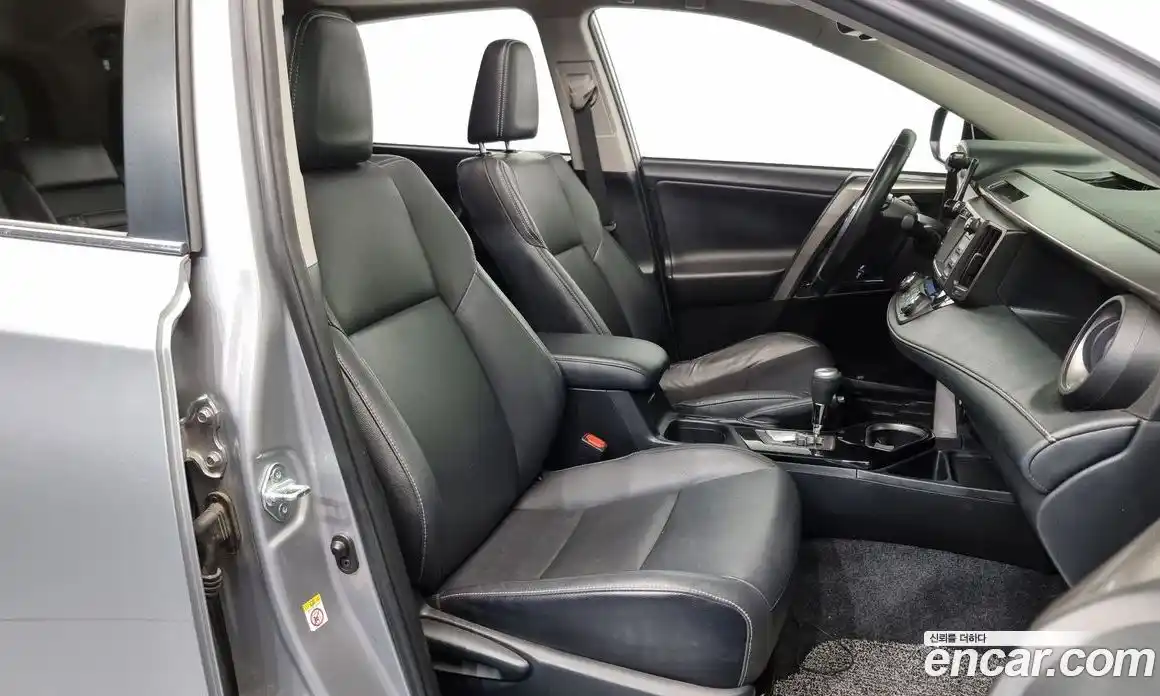 Toyota RAV4 2018 2.5 Автомат в Москве № 334915, фото 10