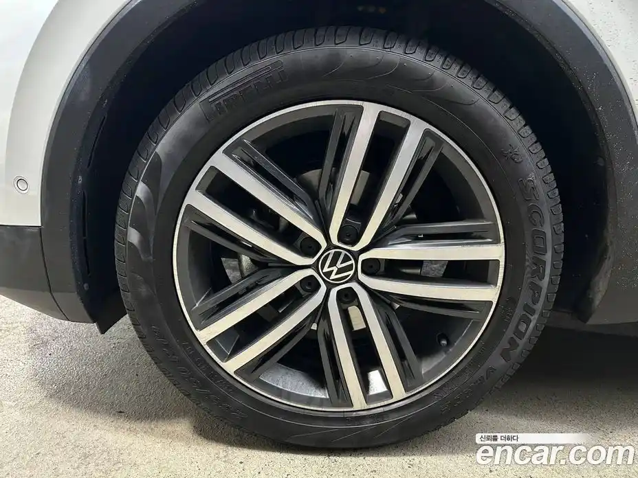 Volkswagen Tiguan 2023 2.0 Автомат в Москве № 358993, фото 16