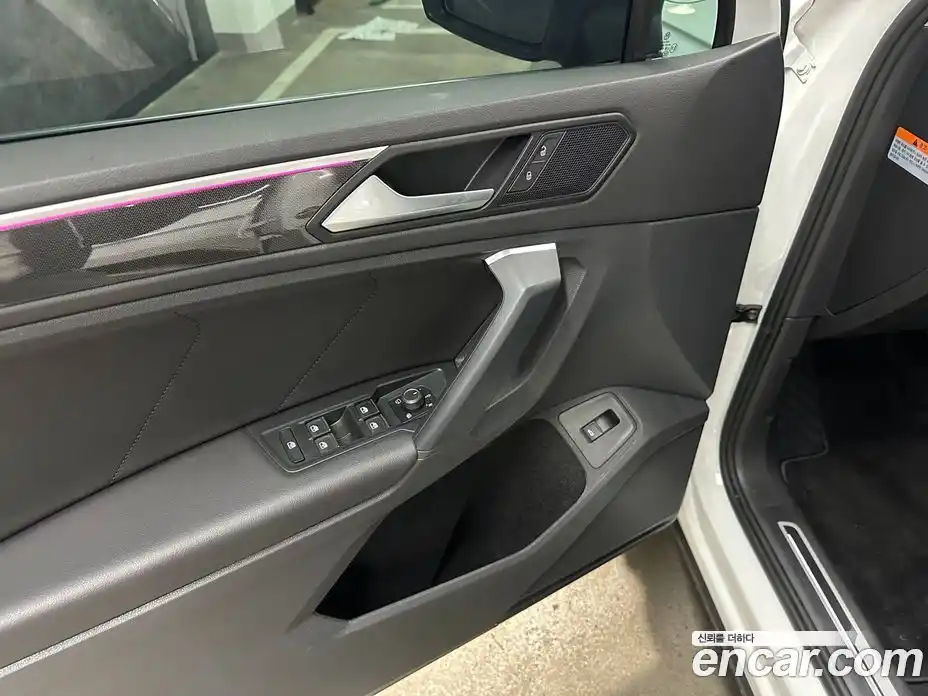 Volkswagen Tiguan 2023 2.0 Автомат в Москве № 358993, фото 3