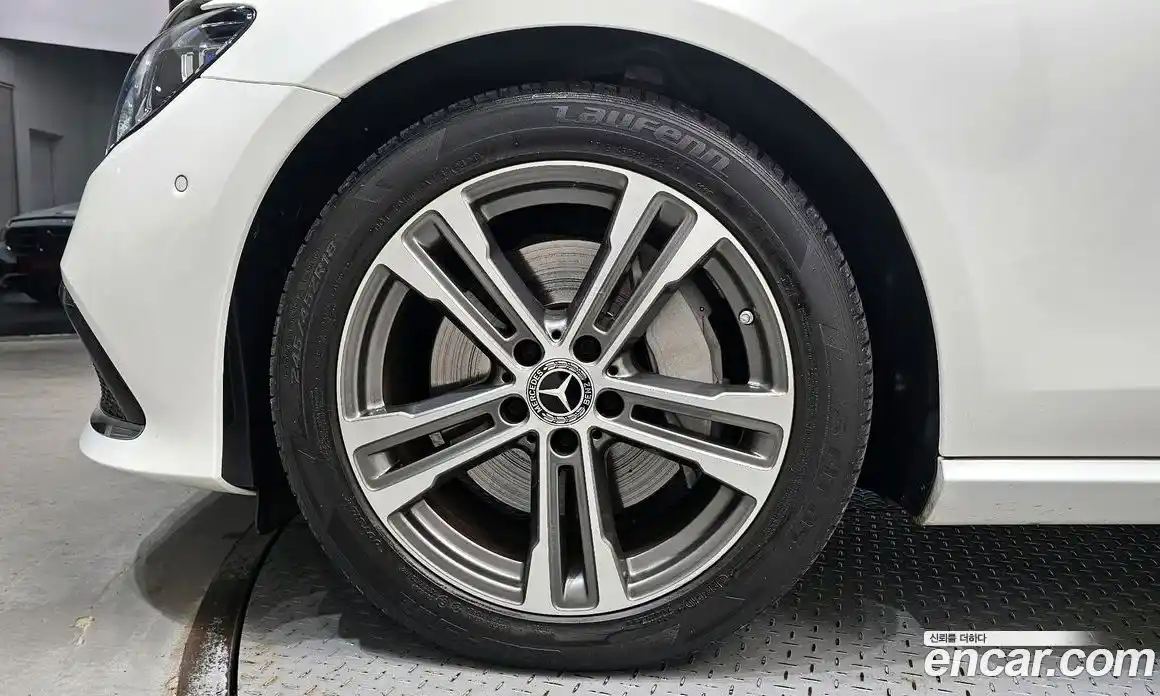 Mercedes-Benz E-Class 2022 2.0 Автомат в Москве № 372163, фото 5