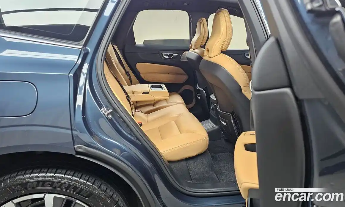 Volvo XC60 2022 2.0 Автомат в Москве № 392053, фото 12