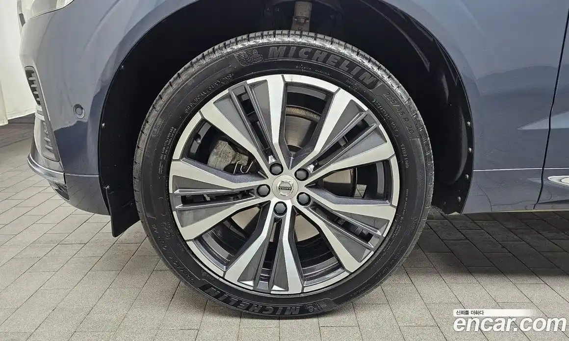 Volvo XC60 2022 2.0 Автомат в Москве № 392053, фото 5