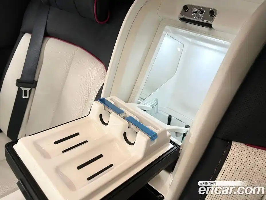 Rolls-Royce Phantom 2023 6.7 Автомат в Москве № 407296, фото 13