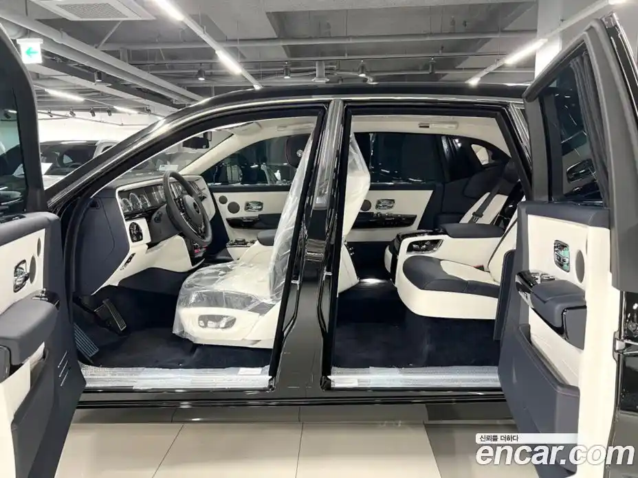 Rolls-Royce Phantom 2023 6.7 Автомат в Москве № 407296, фото 16