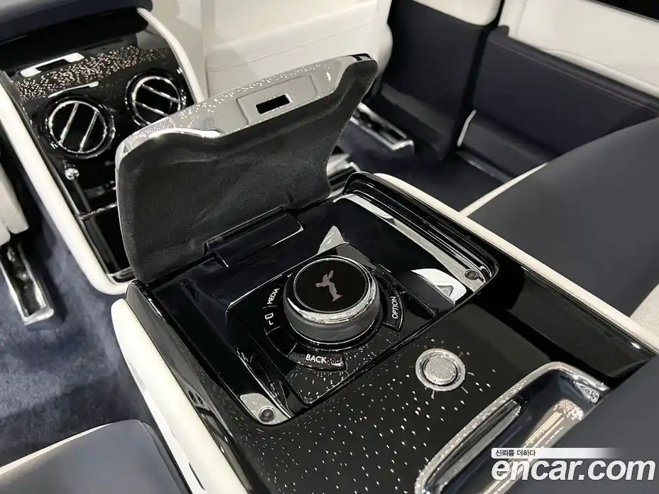 Rolls-Royce Phantom 2023 6.7 Автомат в Москве № 407296, фото 18