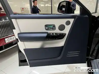 Rolls-Royce Phantom 2023 6.7 Автомат в Москве № 407296, миниатюра 7