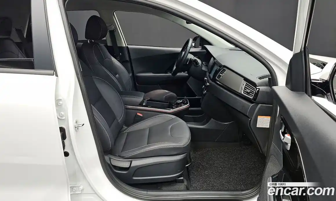 Kia Niro 2020 0.2 Автомат в Москве № 51063, фото 11