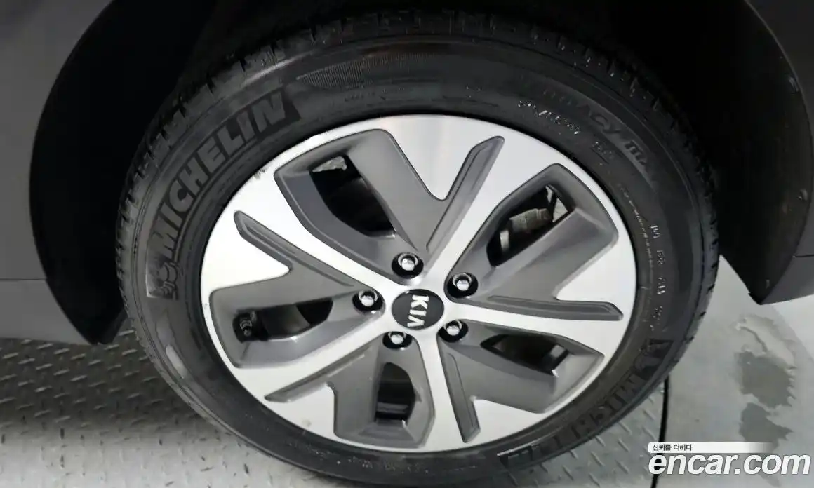 Kia Niro 2020 0.2 Автомат в Москве № 51063, фото 18