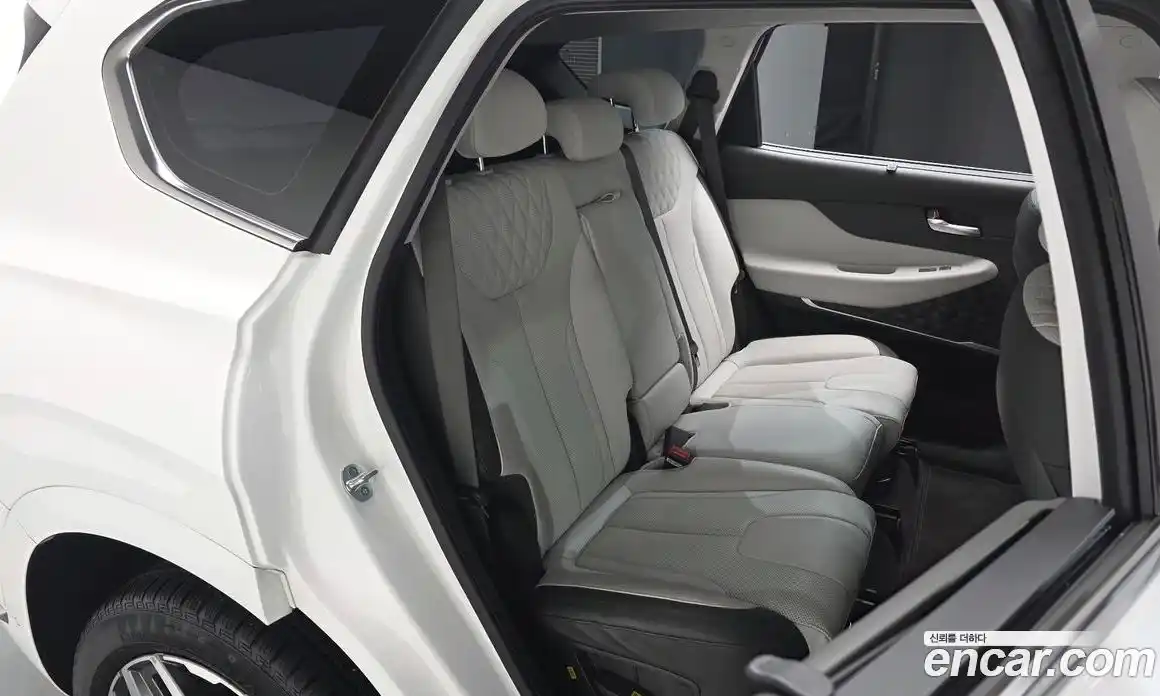 Hyundai Santa Fe 2023 1.6 Автомат в Москве № 110219, фото 11