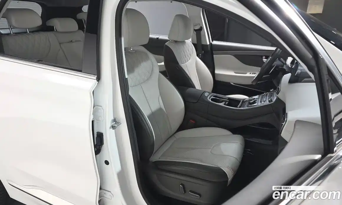 Hyundai Santa Fe 2023 1.6 Автомат в Москве № 110219, фото 5