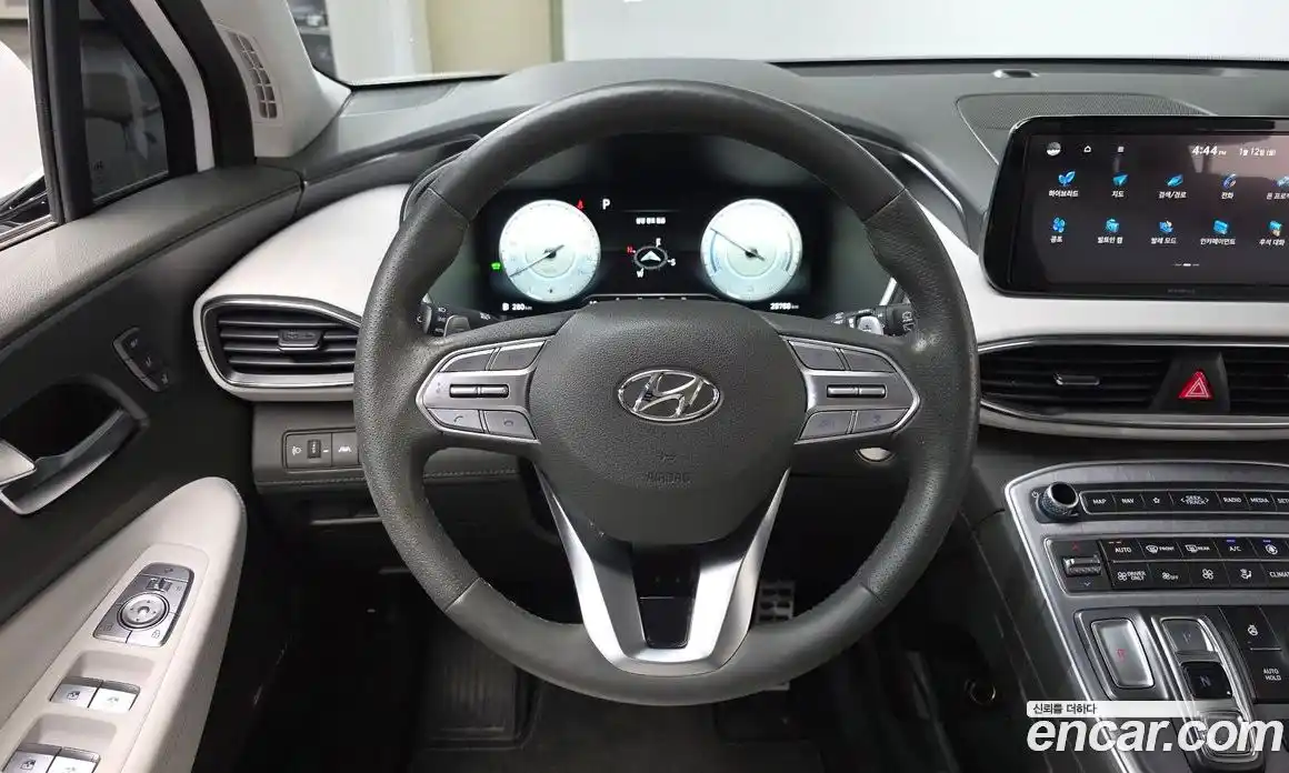 Hyundai Santa Fe 2023 1.6 Автомат в Москве № 110219, фото 10