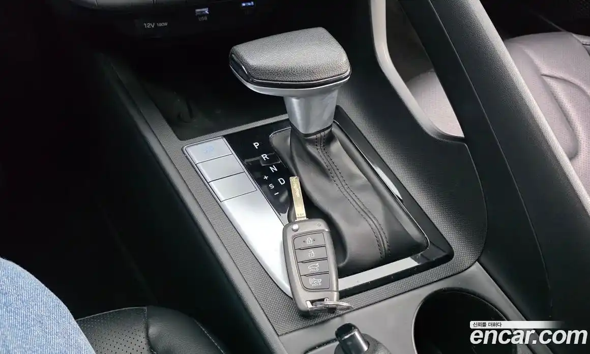 Hyundai Avante 2021 1.6 Автомат в Москве № 111858, фото 8