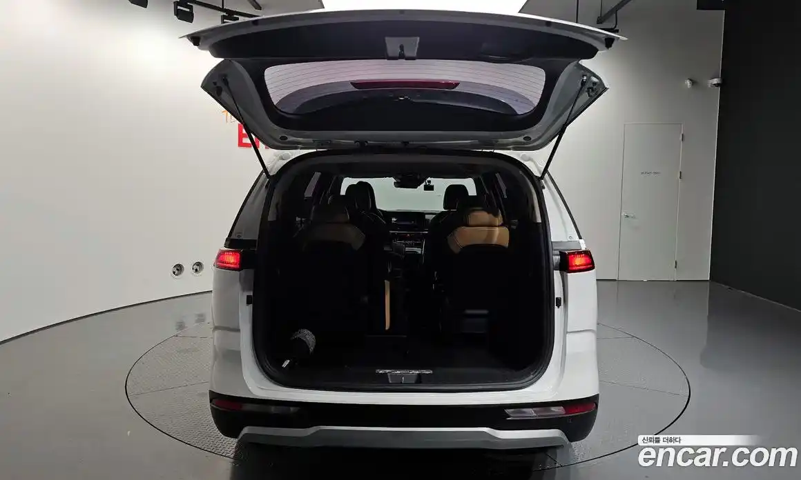 Kia Canival 2023 3.5 Автомат в Москве № 123027, фото 3