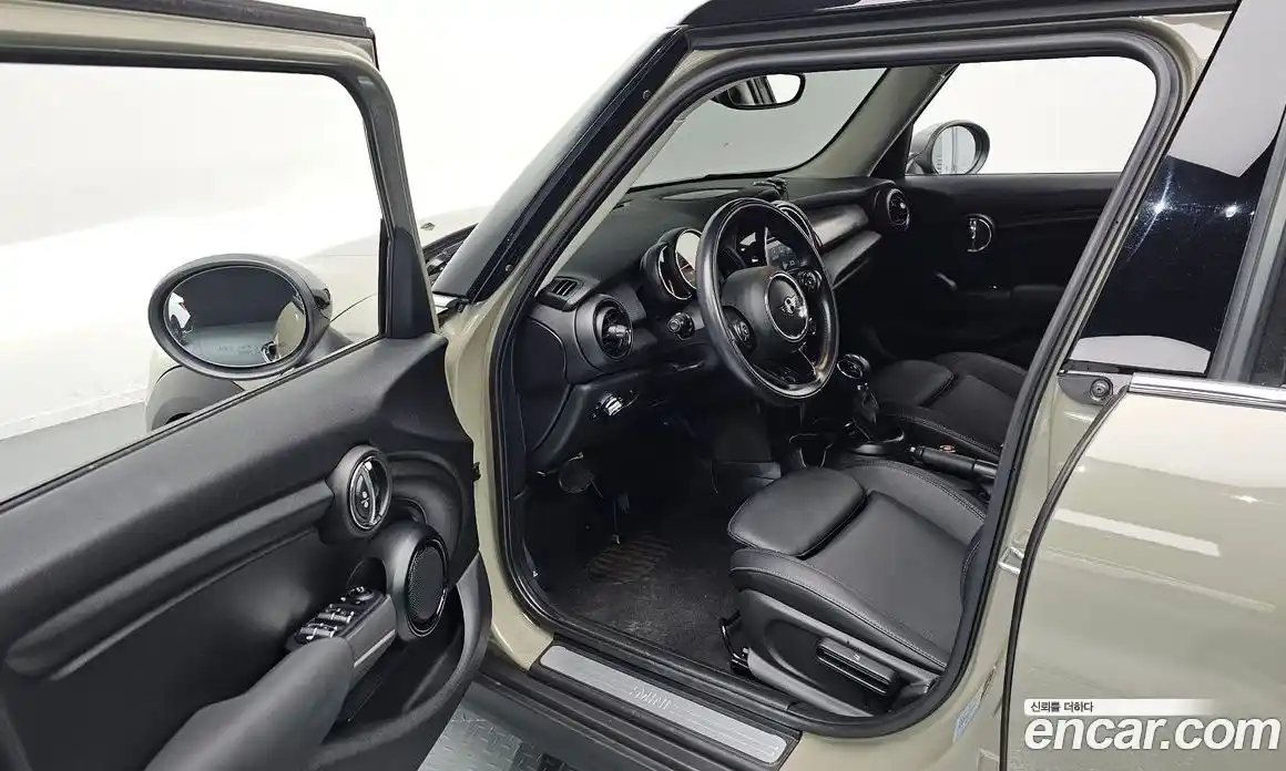 Mini Cooper 2019 1.5 Автомат в Москве № 149588, фото 12