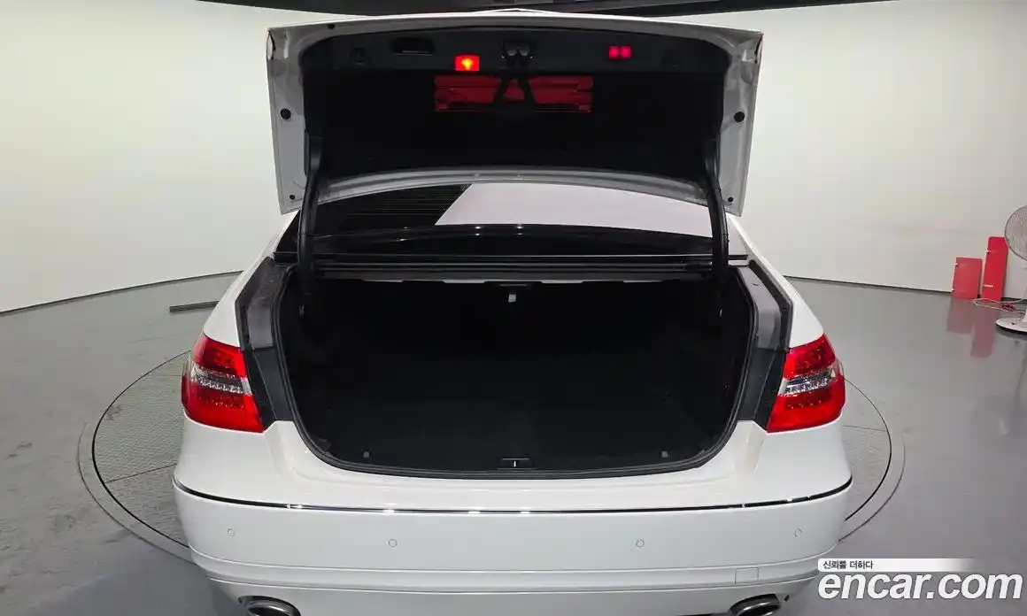 Mercedes-Benz E-Class 2010 3.5 Автомат в Москве № 161539, фото 20