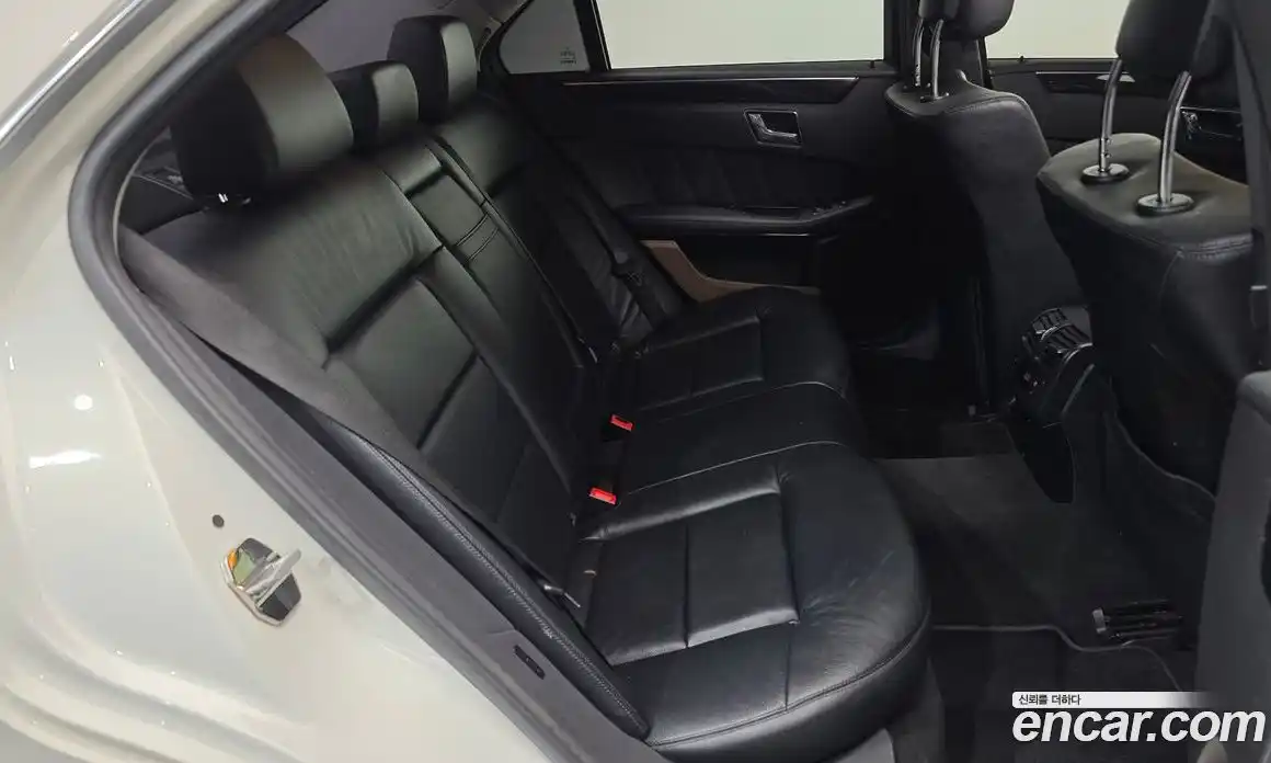 Mercedes-Benz E-Class 2010 3.5 Автомат в Москве № 161539, фото 8