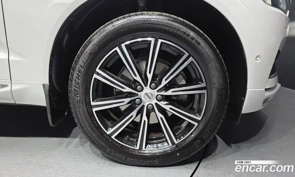 Volvo XC60 2021 2.0 Автомат в Москве № 164281, фото 3