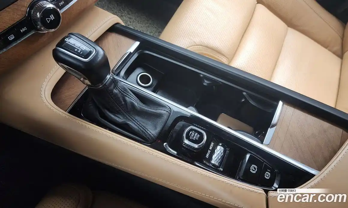 Volvo XC90 2018 2.0 Автомат в Москве № 164598, фото 9